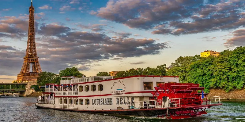 Louisiane Belle, a paddle-wheel boat designed in the style of 19th-century riverboats