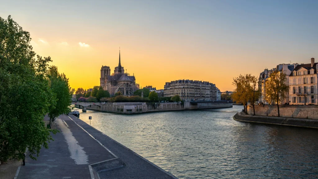 the Île de la Cité island in the Seine River in Paris