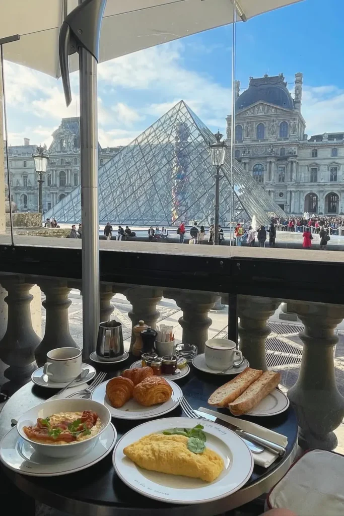Le Café Marly