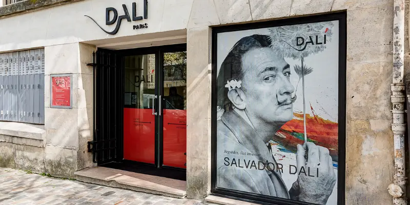 the entrance to Dalí Paris