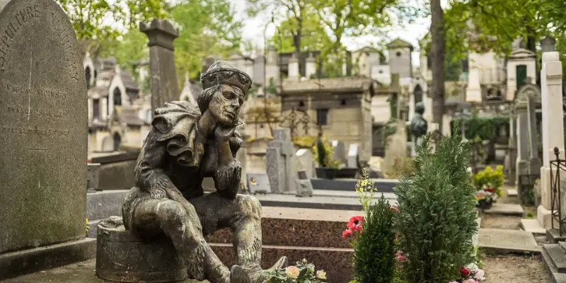 the grave of Vaslav Nijinsky in the Montmartre Cemetery